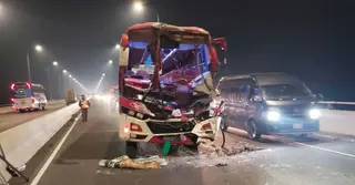 পদ্মা সেতুতে সড়ক দুর্ঘটনায় একজন নিহত, আহত ৭